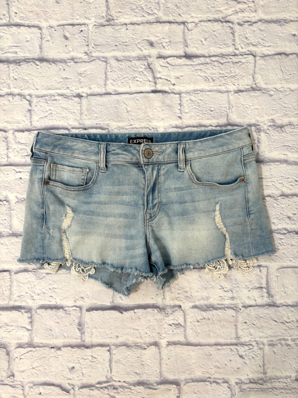 Express Low Rise Shortie Jean Shorts Ultimate Stretch Light Wash Blue Size 8